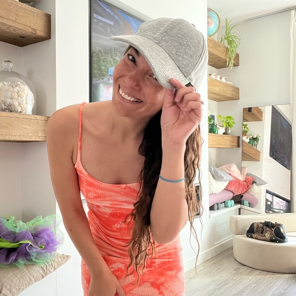 Grey Wilfred (aritzia) hat - Picture 1 of 2